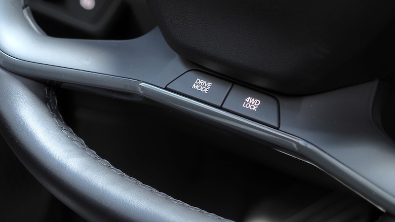 Drive Mode and 4WD Lock buttons