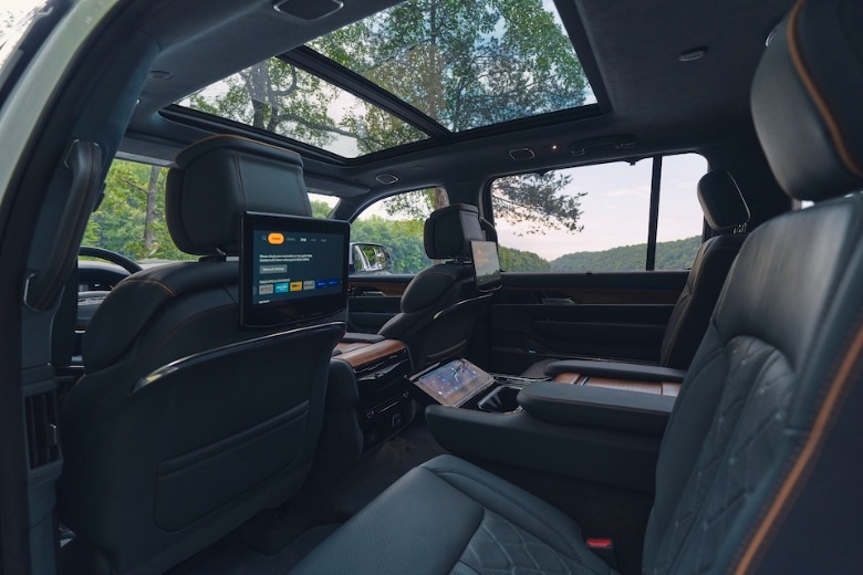 2022 Jeep Grand Wagoneer second row