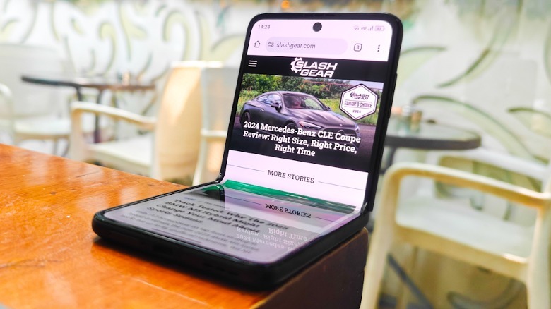 Blackview Hero 10 folded state.