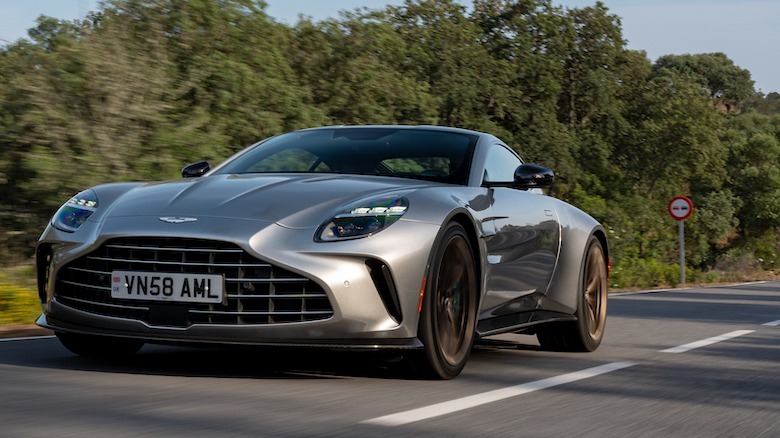 2025 Vantage on road
