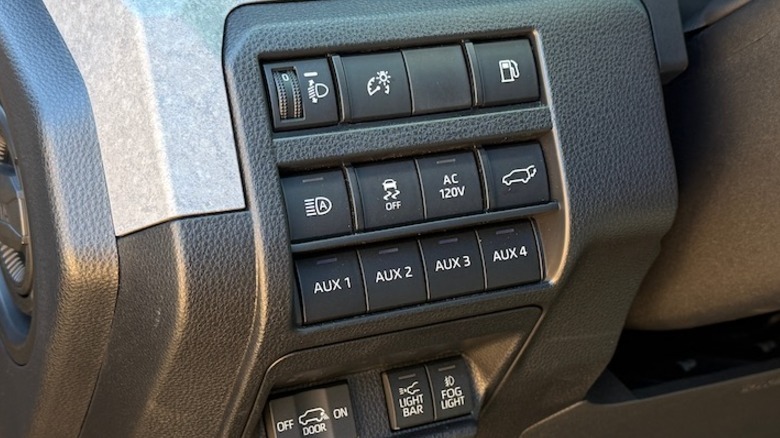2025 Toyota 4Runner Trailhunter aux switches