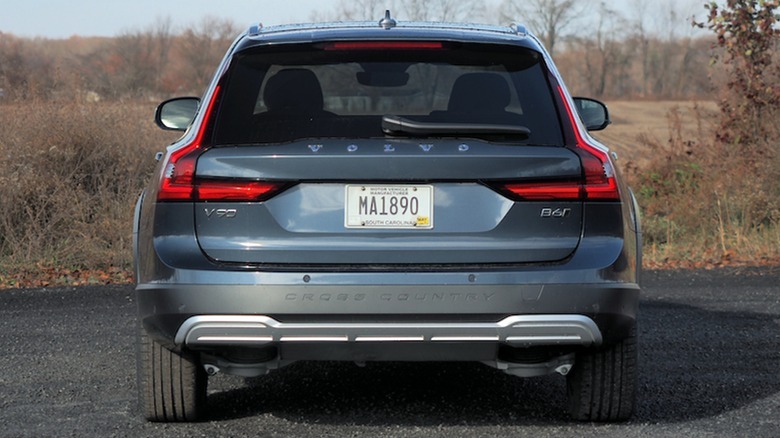 V90 Cross Country rear