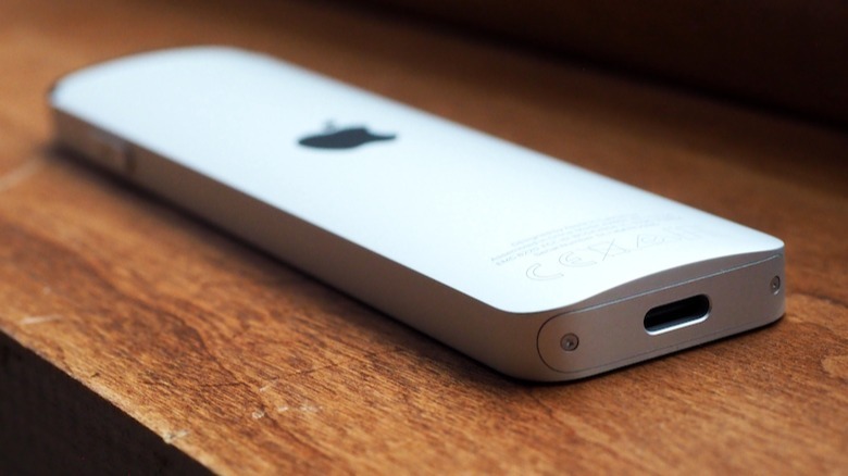 Apple Siri Remote (2022) USB-C port