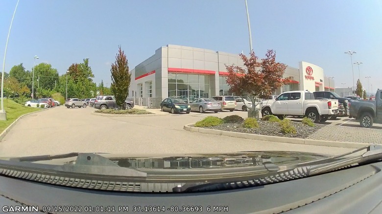 Screencap of Garmin DriveSmart 76 dash cam footage