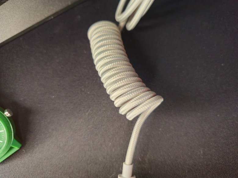 Braided cable on Leobog Hi75