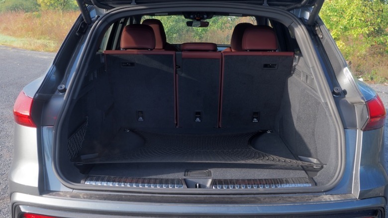 SQ5 trunk open with rear seats upright