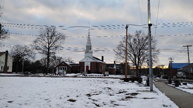 Moto G Play (2024) image of chuck as sun is going down.