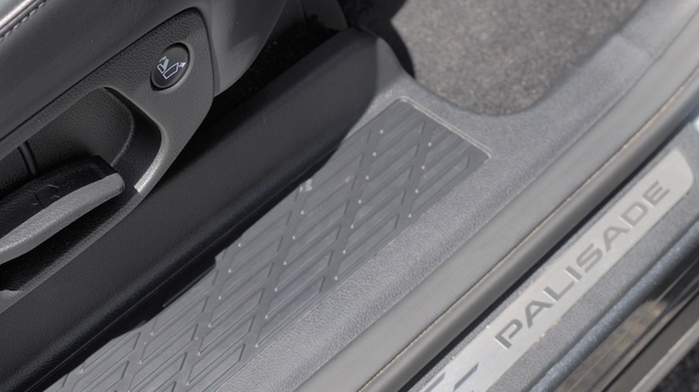 Second row seat controls