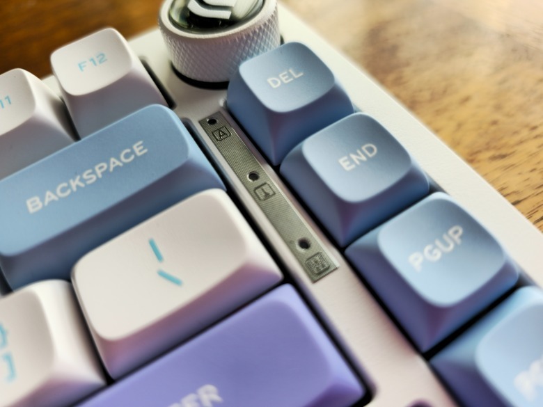 Close up of right side of LeoBog Hi75