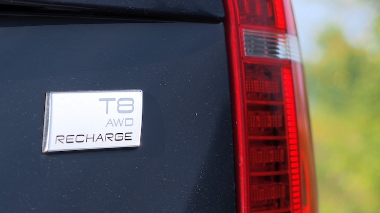 T8 AWD Recharge badge