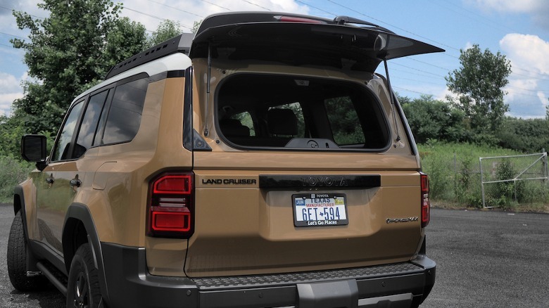 Pop-up rear glass