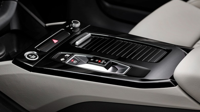 2025 Audi SQ6 gear selector