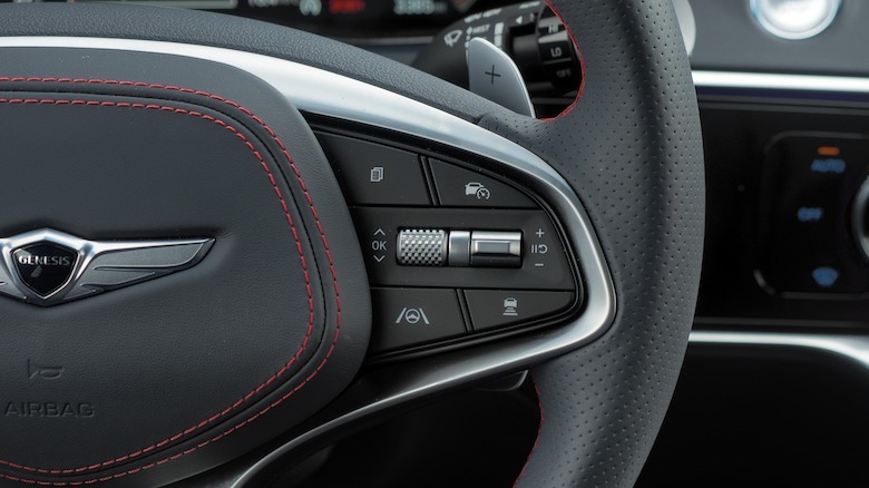 Steering wheel with HDA button