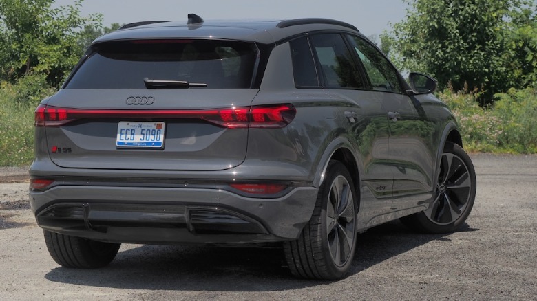 SQ6 e-tron rear 3/4