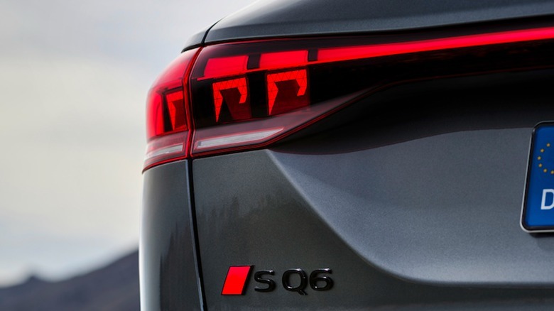 2025 Audi SQ6 e-tron OLED taillamp cluster