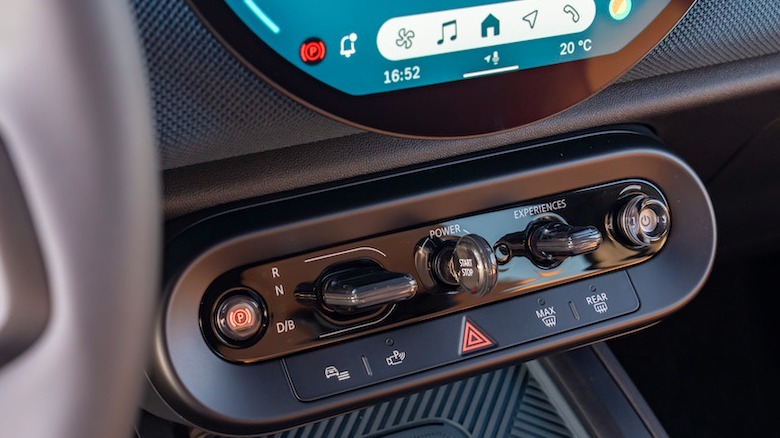 Countryman SE ALL4 dashboard controls