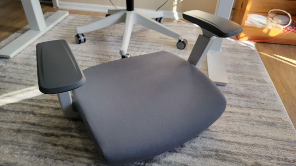 assembling the autonomous ergochair curve