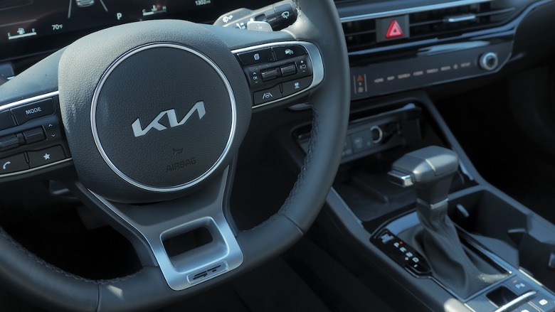 Driver controls in K5 GT