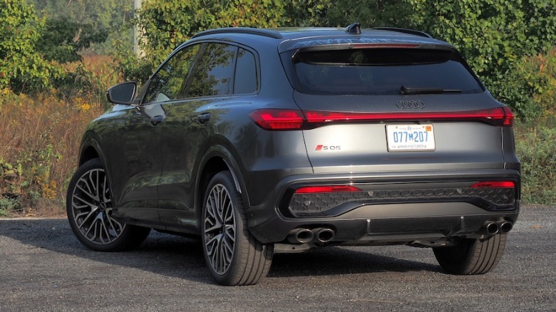 2025 SQ5 rear 3/4 view