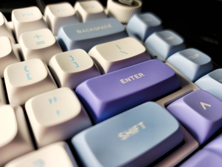 Close up of LeoBog Hi75 keyboard