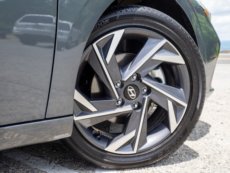 2025 Hyundai Elantra Hybrid right front wheel