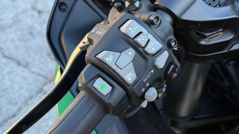 Kawasaki Ninja H2 SX handlebar controls