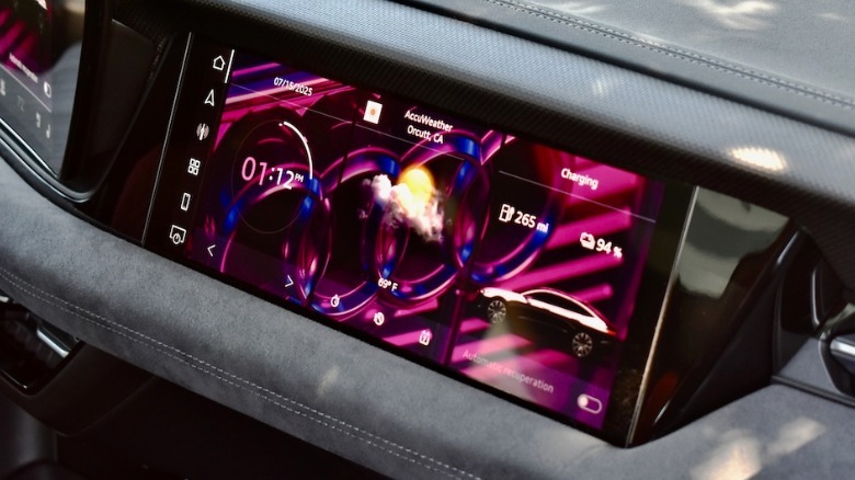 A6 e-tron center touchscreen