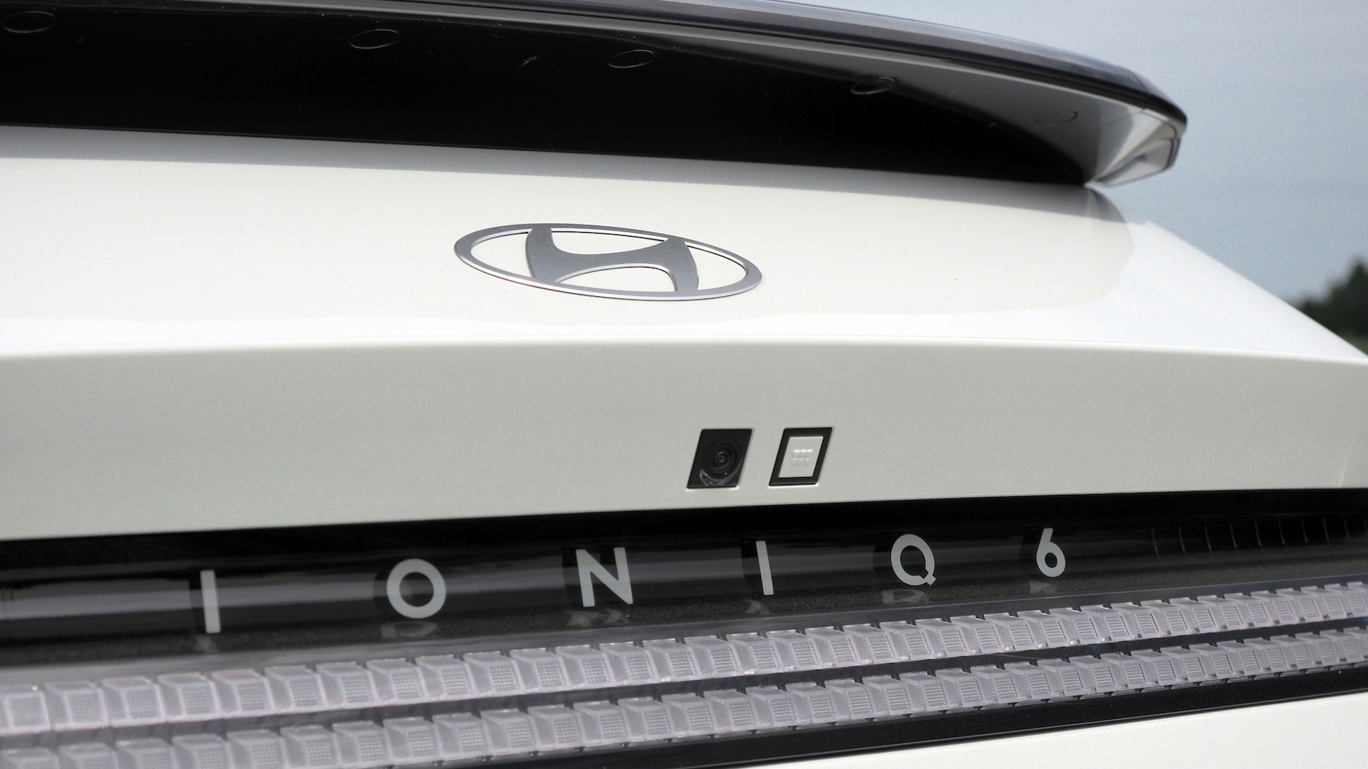 Hyundai Ioniq 6 logo