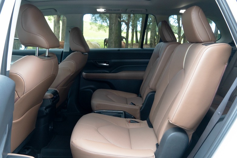 Grand Highlander second row