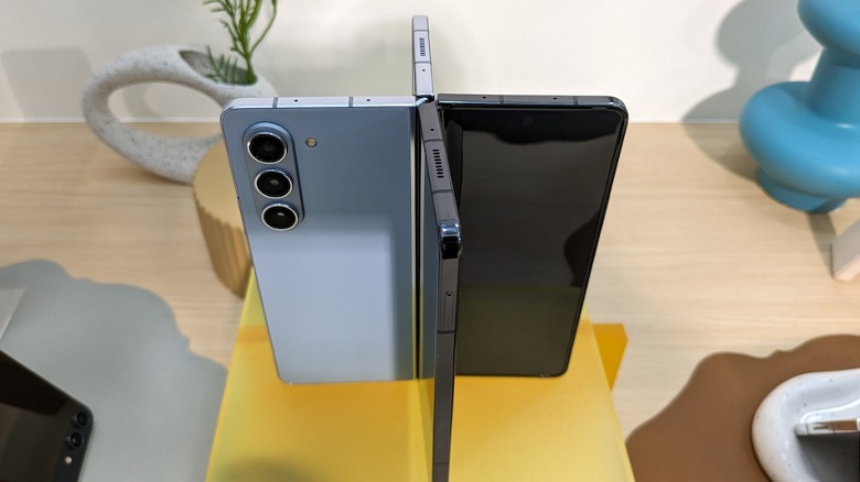 two Galaxy Fold 5 phones upright