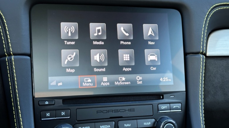 718 Cayman infotainment