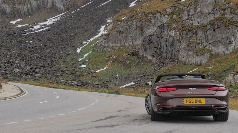 GTC Speed by curving road