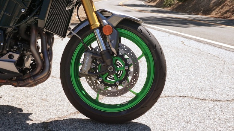 2025 Kawasaki Z900 SE Brembo front brakes