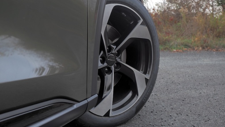 Front wheel of 2026 Lucid Gravity