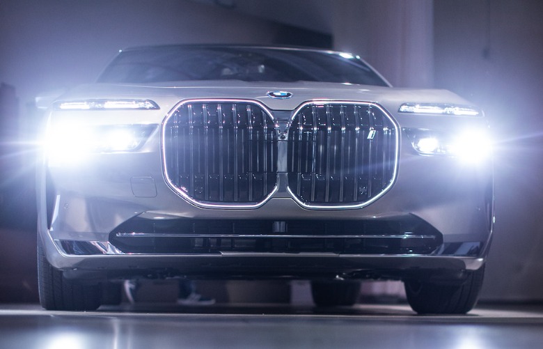 BMW i7 grille