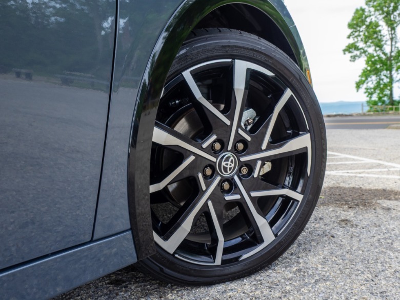 2025 Toyota Prius Plug-in Hybrid right front wheel