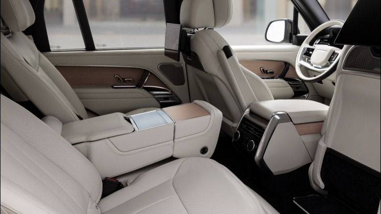 2022 Range Rover 5-seat cabin