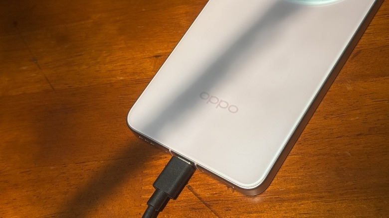 Charging the Oppo Find X8 Ultra