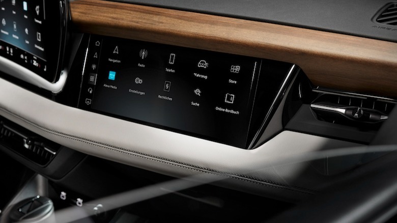 2025 Audi SQ6 passenger display