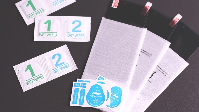 Ailun privacy screen protector contents