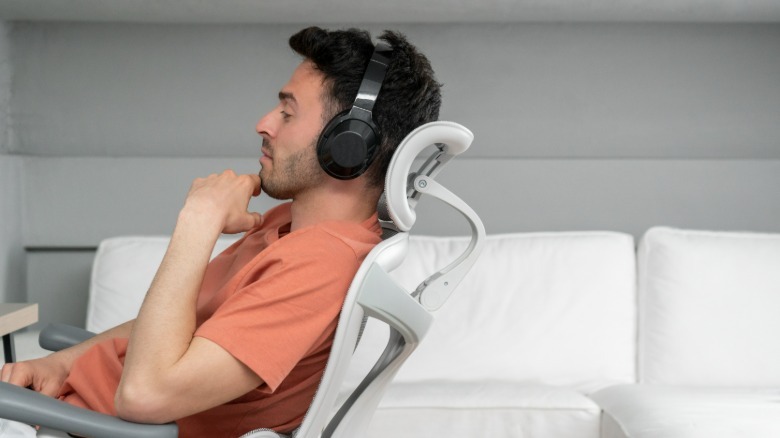 Person with headphones leaning back in the Doro C300