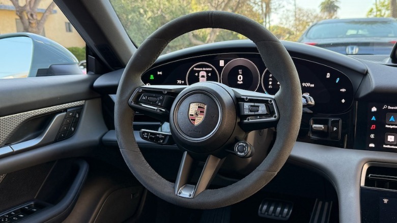 2025 Porsche Taycan Cross Turismo steering wheel