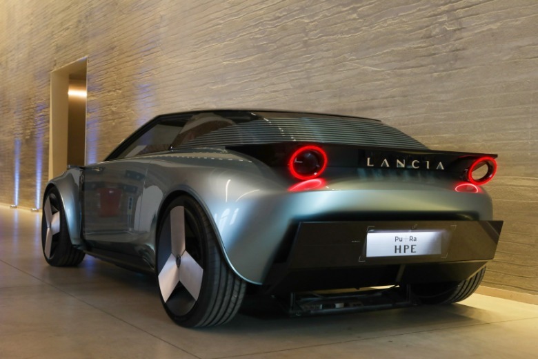 Pu+Ra HPE lancia concept Rear