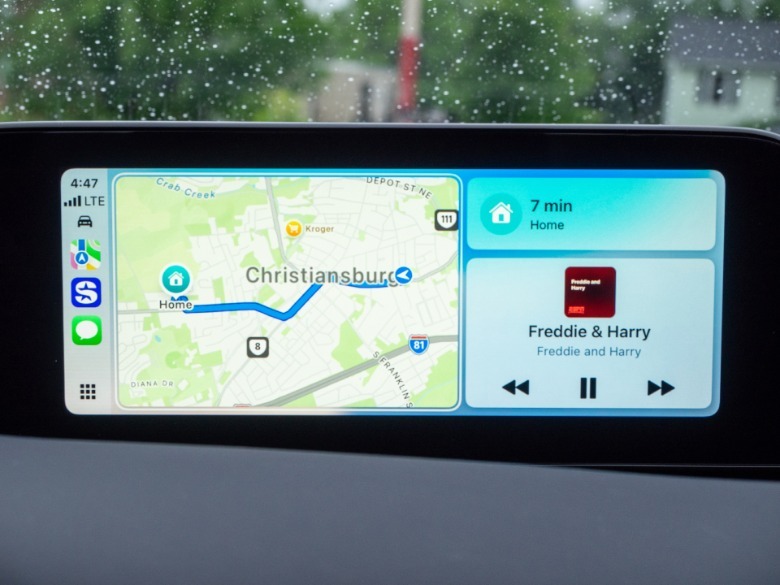 2025 Mazda3 Hatchback center display with Apple CarPlay active