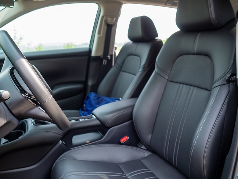 2023 Honda HR-V EX-L front seats