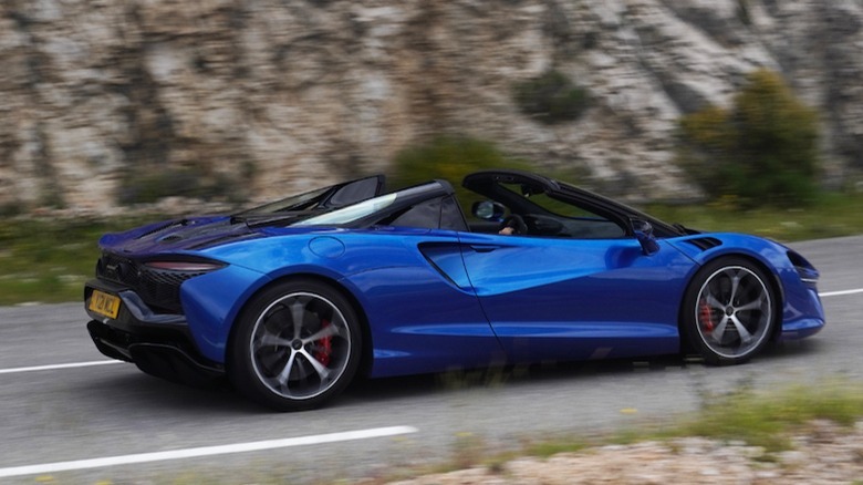 Artura Spider on the road