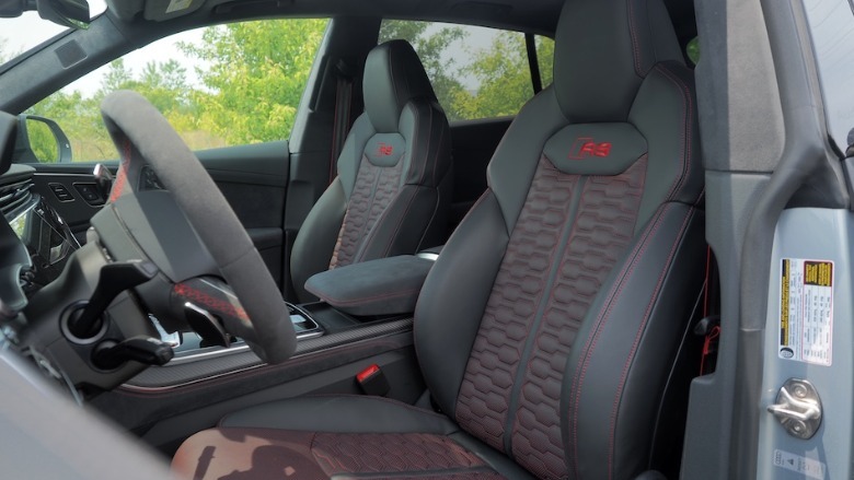 RS-branded sports seats