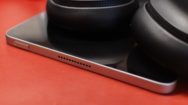 the left speaker on the Redmagic Astra