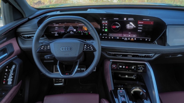 2025 SQ5 driver cockpit