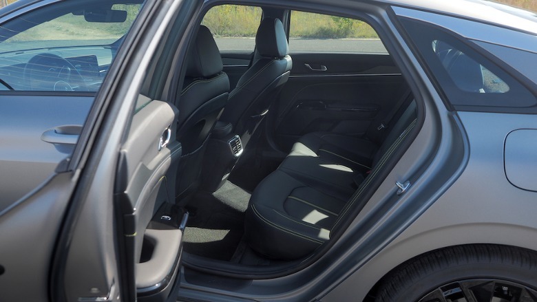 Rear seats in Kia K5 GT